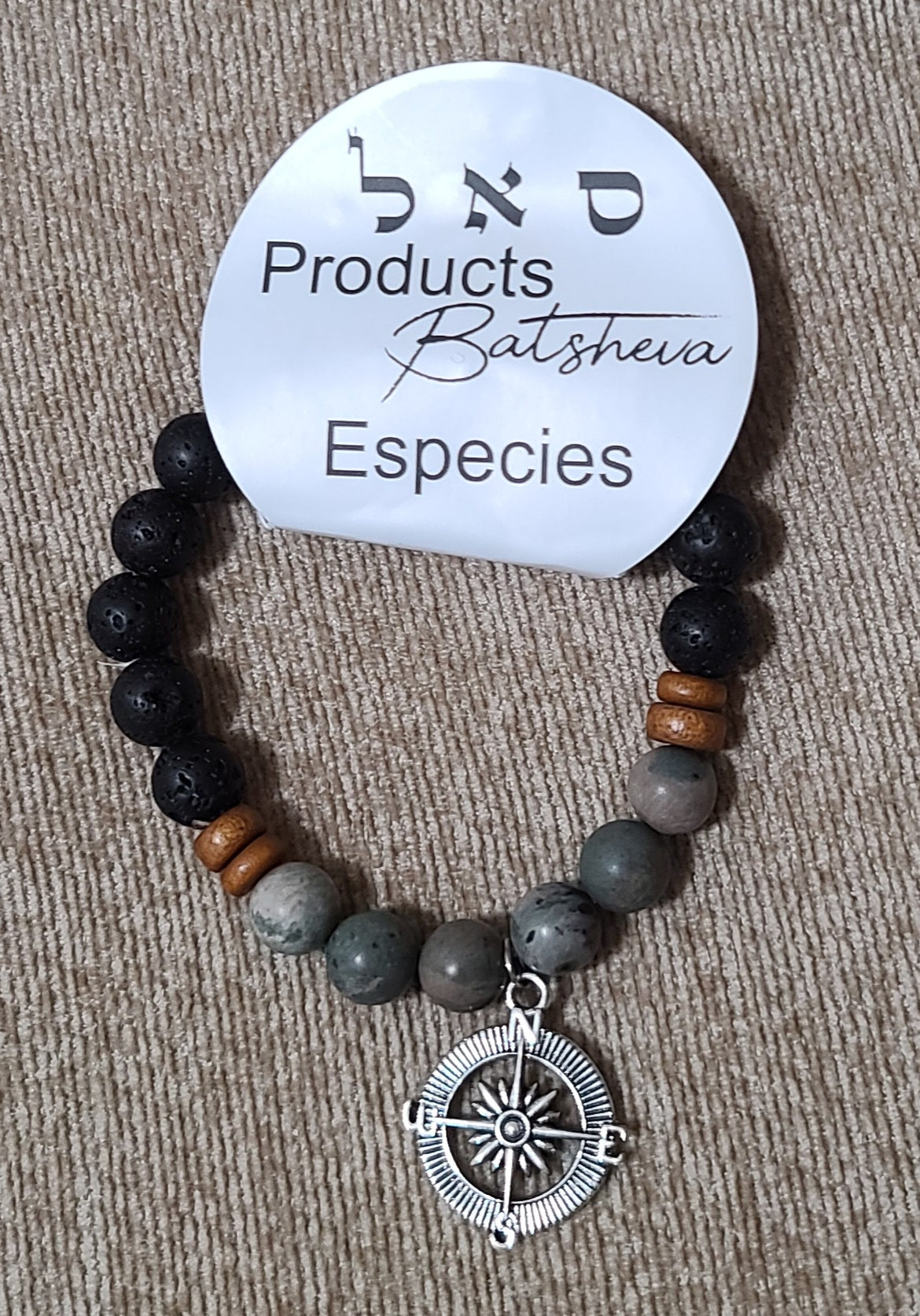 Piedra lava con piedra verde