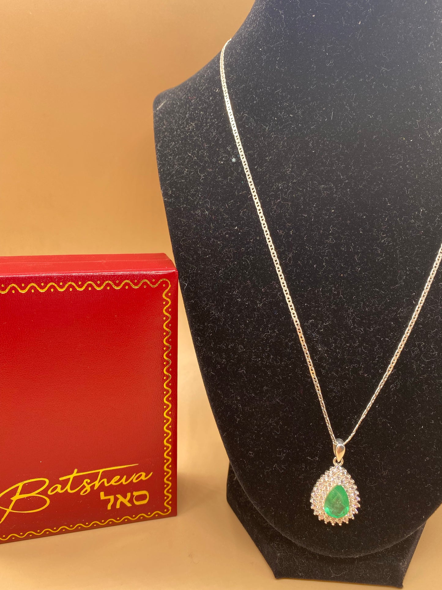 CADENA DE ESMERALDA “ ÚNICA”